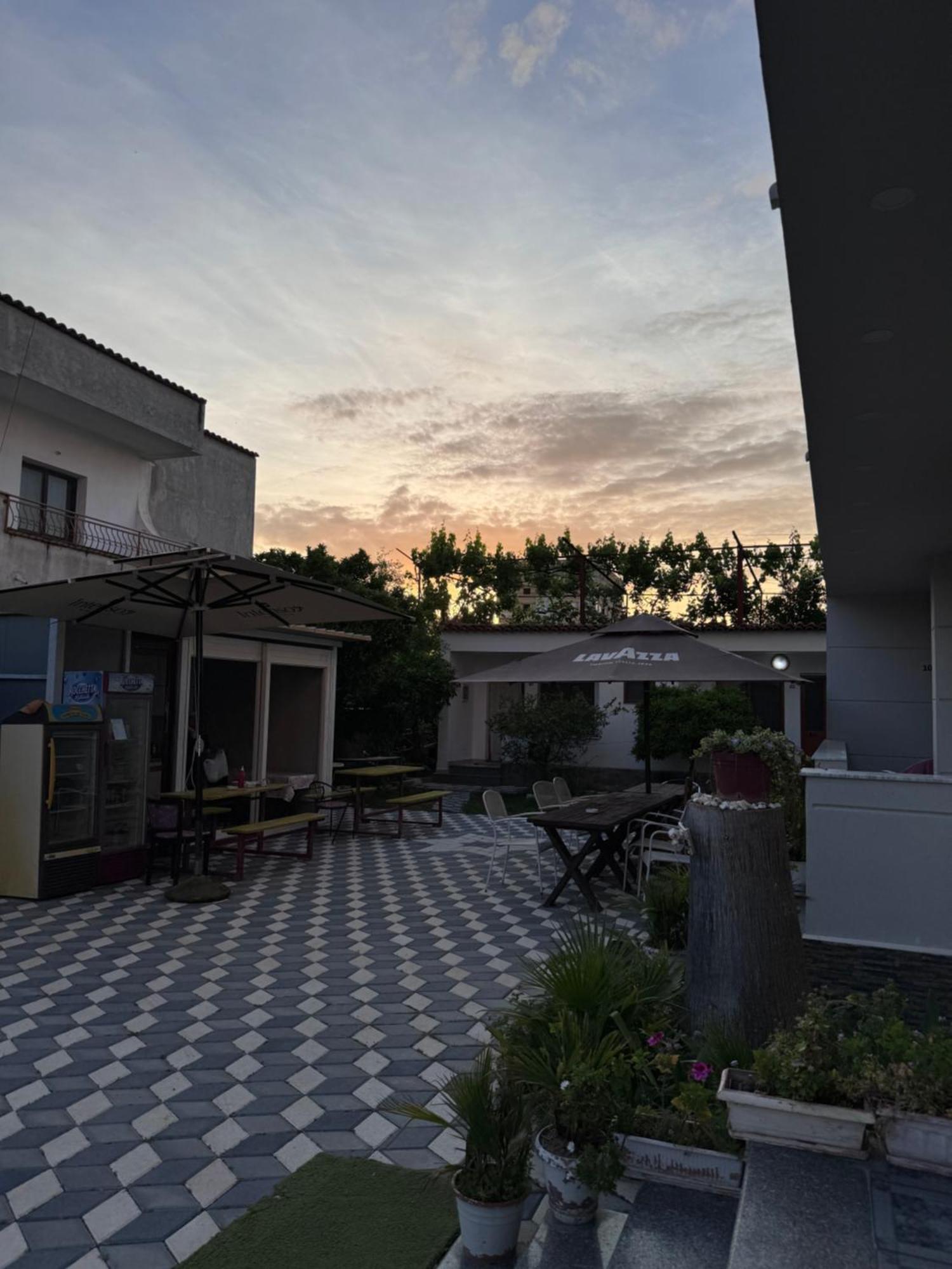 Hotel Vila Cano Durrës Exterior foto